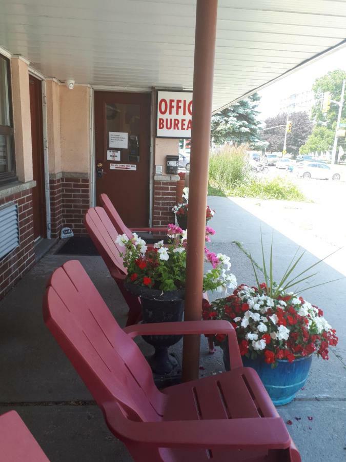 Liberty Inn Bowmanville Exterior photo